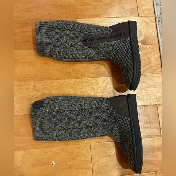 UGG Women's Classic Cardi Cabled Knit Gray Boots size 8 New without box - Picture 4 of 7